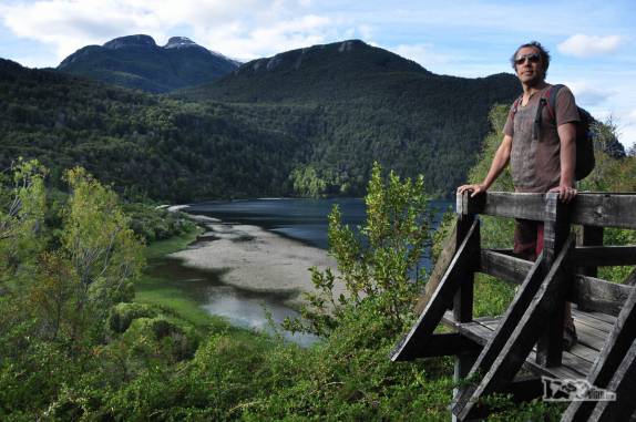 Admirando a beleza do Parque Nacional Los Alerces, ao norte de Trevelin, na patagônia argentina